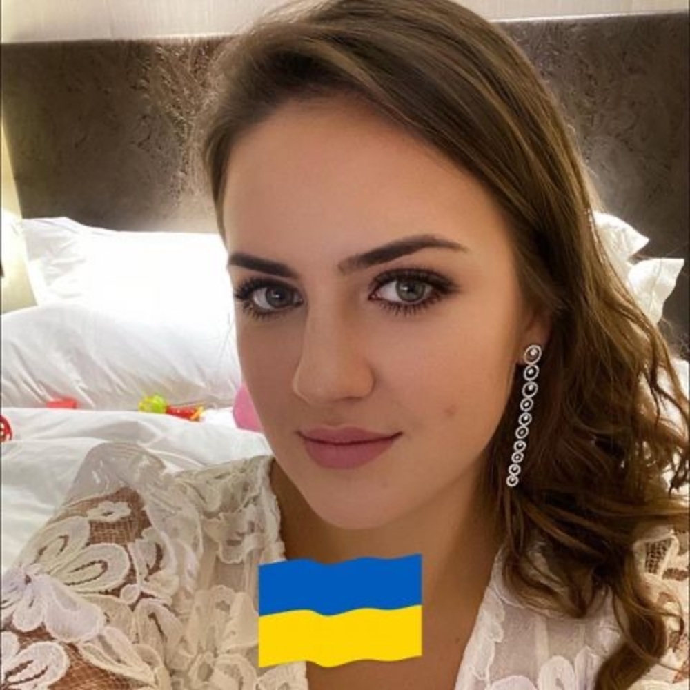 Meet your Posher, Елена